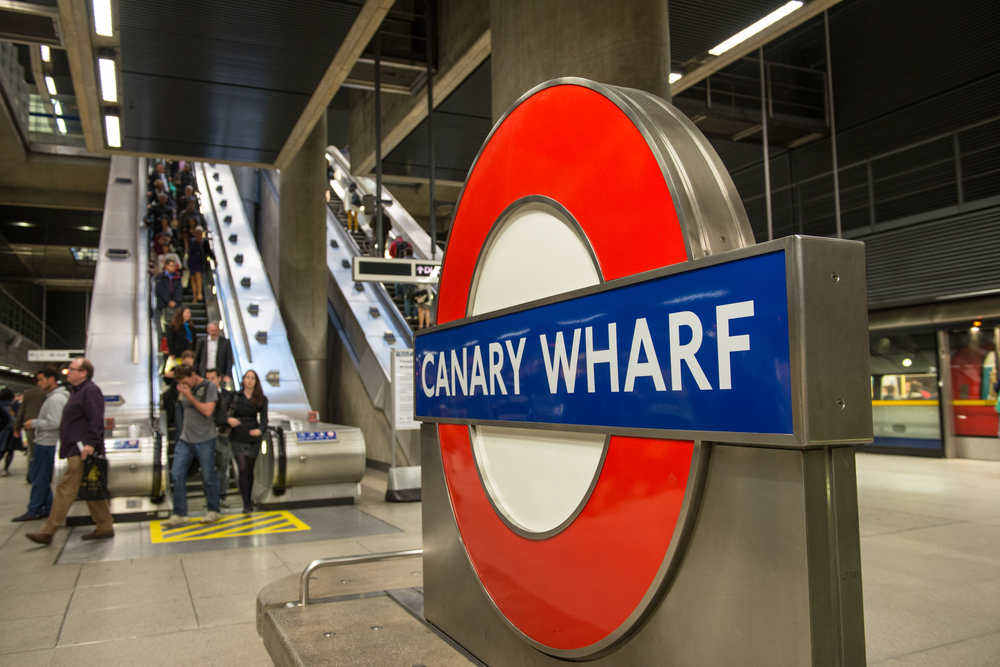 canary wharf tube sign